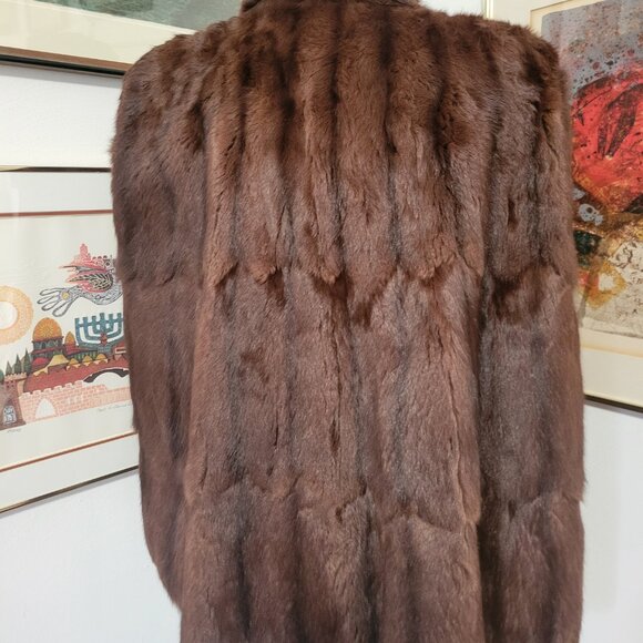 Vintage 1940's Russian Squirrel Fur Coat in Brown Cape style with slits for arms - Picture 4 of 8